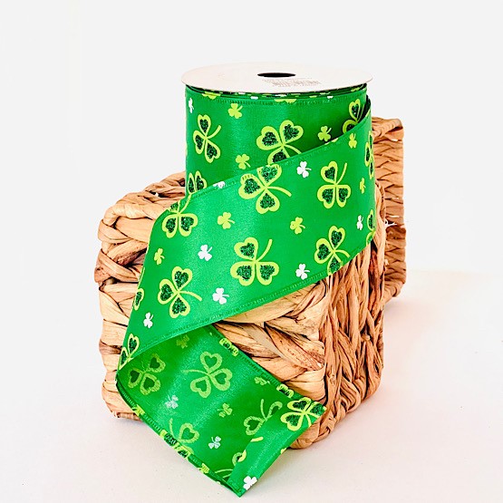 Grönt satinband med klöver