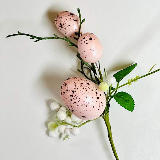 Påsk kvist med rosa ägg