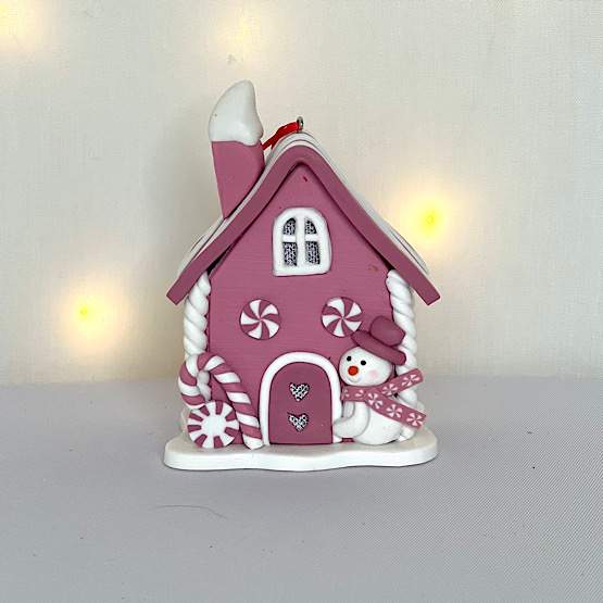 Julhänge rosa hus med snögubbe