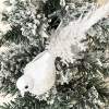 Vit dekorationsfågel till julgran